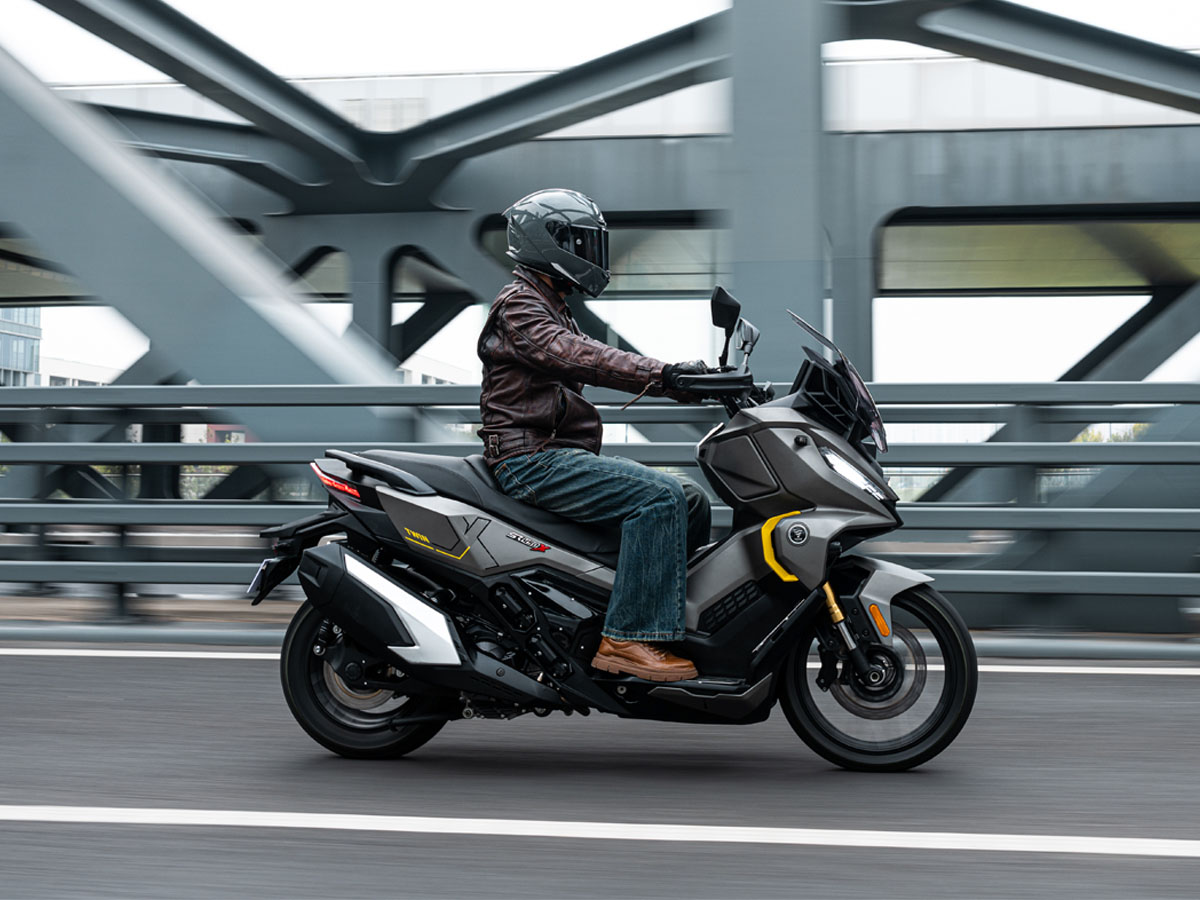 Voge-SR450X-accion-2